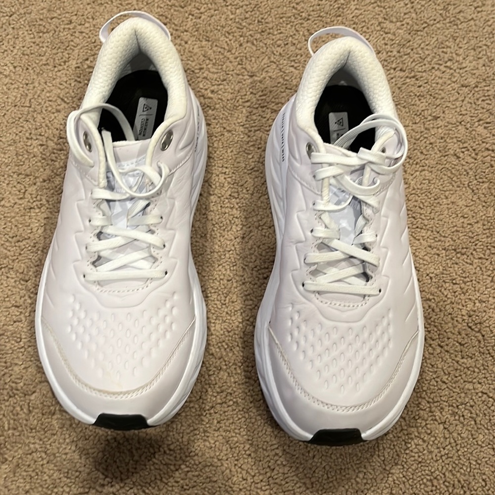 Brand new Hoka one one size 11 w-bondi sr.